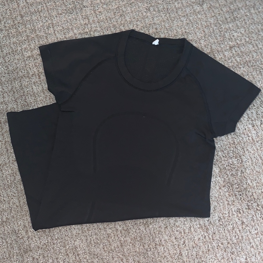Lululemon black swiftly tech short sleeve size 2